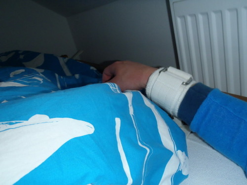 diaper-tristan: Good morning… Night #14 in restraints :)