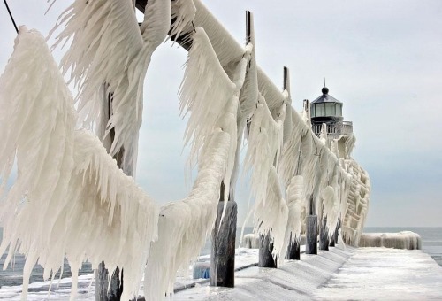 fancyadance:  Frozen Lighthouses on Lake adult photos