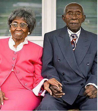 ronttimmons:  blackmenloveblackwomen:  pretty  Goals.  Black love