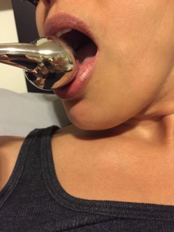 hot-sweet-juicy:  Lick it first. Good girl.