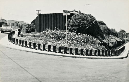 Eleanor Antin - 100 boots, 1971.