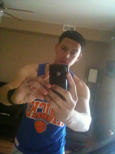 jaydivine215:  i was like 15 with my old ass iphone lmao