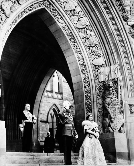 longliveroyalty:  King George VI and Queen Elizabeth standing outside of Parliament Hall, Ottawa, Canada. 1939.   Go, B-B-B-Bertie, go!