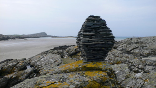 flores-fuego:asylum-art:Natural sculptures by Andy Goldsworth “Andy Goldsworthy is an extraordinary,