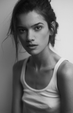 not-a-pretty-girl:Eloisa Fontes