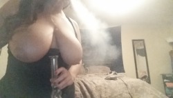 st0nedtits:  Bong rips and big tits ;)  OMG