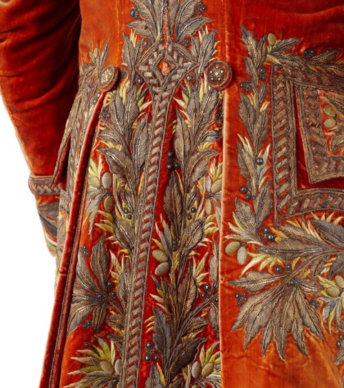 thegentlemanscloset: Suit that Napoleon wore as First Consul of France 1800. “This sumptuously