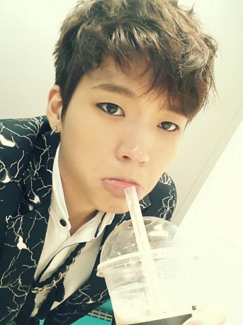 rplhappiness:  How cute you are Woohyun aah >< 