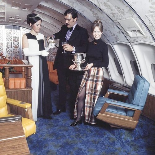 midcenturymodernfreak:  1972 United Airlines Boeing 747 Interiors - Via