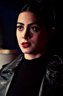 Isabelle Lightwood In Shadowhunters 3x17: Heavenly Fire.