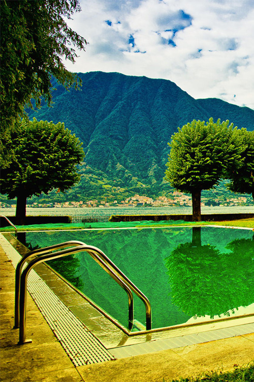 italian-luxury:  Lago di Como | More Landscape Credit: Dmitry Samsonov 