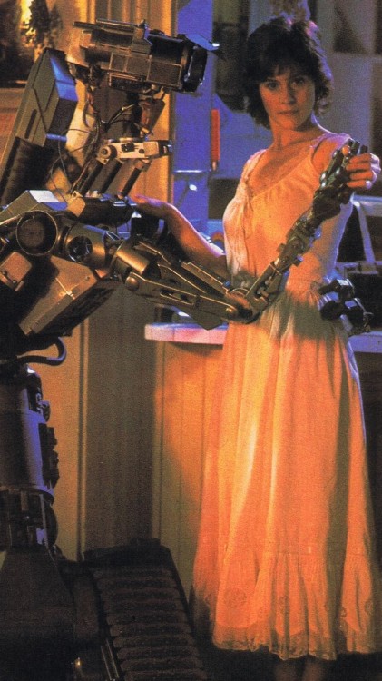 atomic-chronoscaph:Ally Sheedy and Number 5 - Short Circuit (1986)