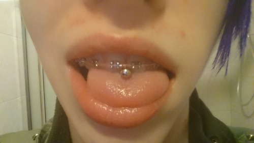 thatboredteenager: I got a tongue piercing for my 18th birthday!