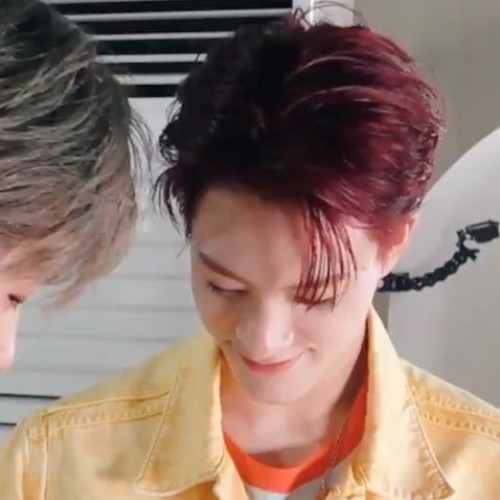 i am in love with the way jeno looks at jisung