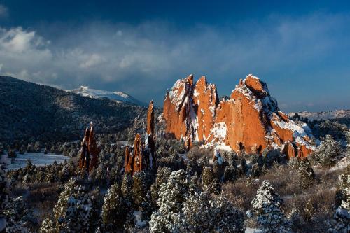 Garden Of The Gods wearing a fresh dusting of snow this week. Colorado Springs. [1500 x 1000] [OC] -