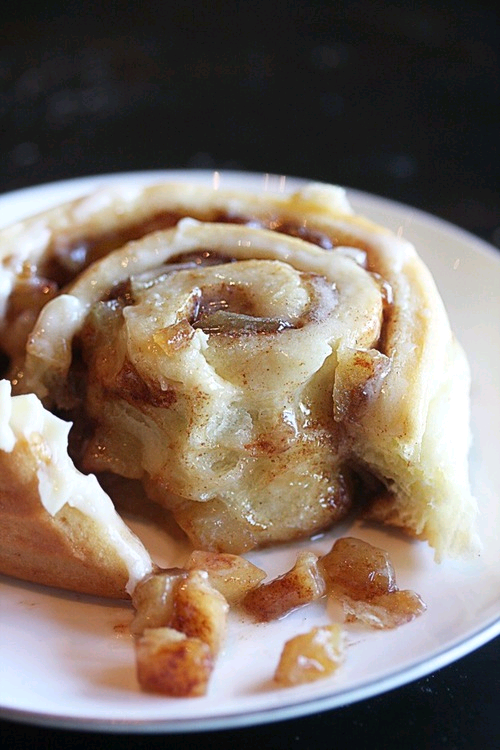 verticalfood:  Apple Pie Cinnamon Rolls