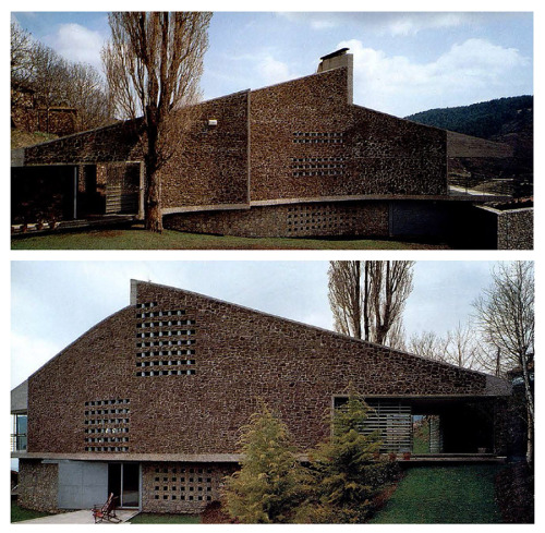 elarafritzenwalden:  Cabaní HouseCastellar de N’Hug, Barcelona province, Spain; 1992-94 Eduard Bru, Jaume Arbona, Antoni BalaguéJordi Bernadó (photographer) Taken from “Quaderns d’arquitectura i urbanisme, 216” (1997)