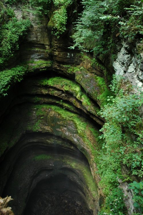 essenceofnxture:Neversink, by Amy Hinkle. Neversink is a beautiful 162 foot open air pit in Jackson 