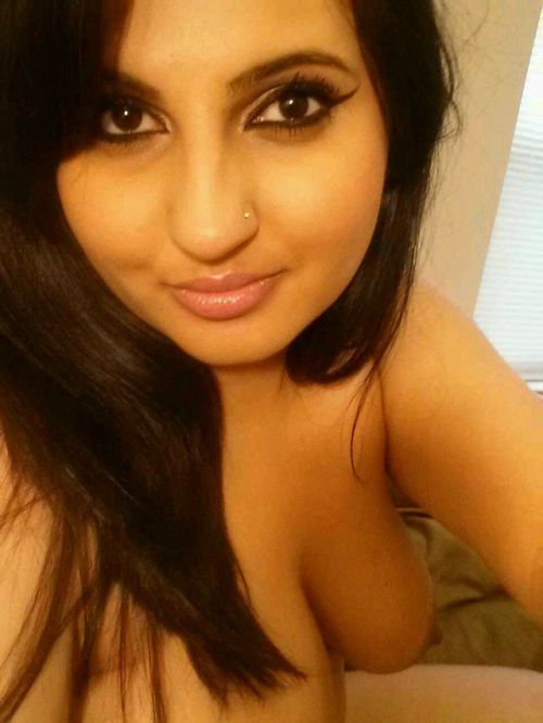 Porn nudedesiart:  Beutiful indian girl showing photos