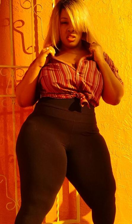 planetofthickbeautifulwomen:  Pasha Sur’i 