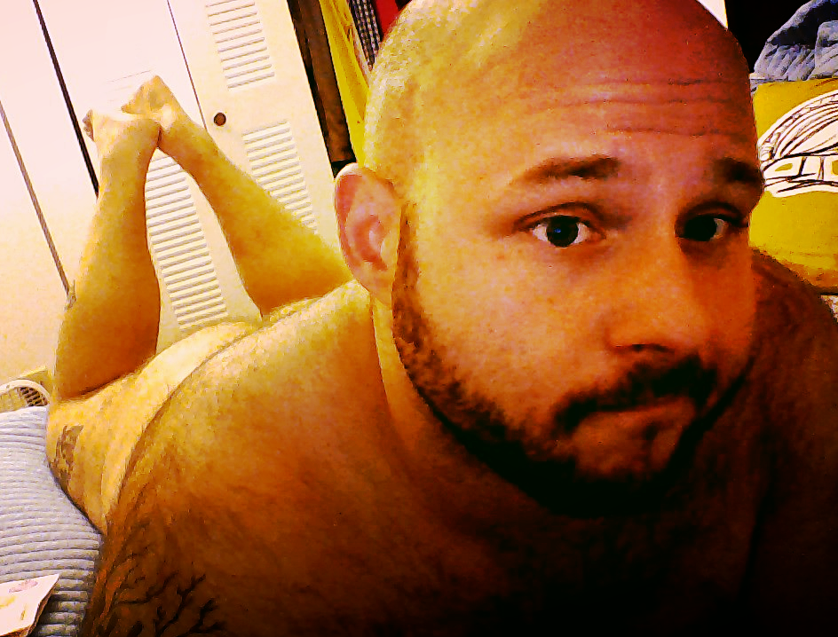 nrgcub:  thecinnabum:  Afternoon nudity. Celebrating my 500th follower.   Pretty
