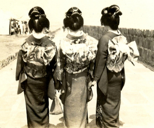 Geisha of Beppu - Back 1926