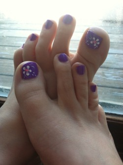 kissabletoes:  My feet are so incredibly