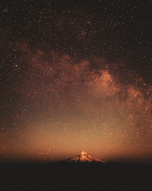 nicholaspeterwilson:Milky Way over Mount Hood.by Nicholas Peter Wilson