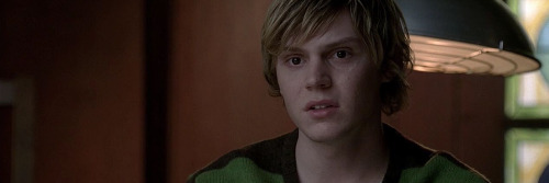 twiseriest:  Murder House - Pilot.  like this post if you use/save and credit on twitter. by stanbiebber   