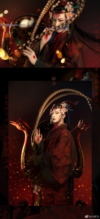 hanfugallery:chinese hanfu inspired by 巫wu (witchery in ancient china) of chu civilization| photo by