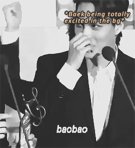 A Hyper Baekhyun Comforting An Emotional Jongin After Exo Won The Daesang Award [x]