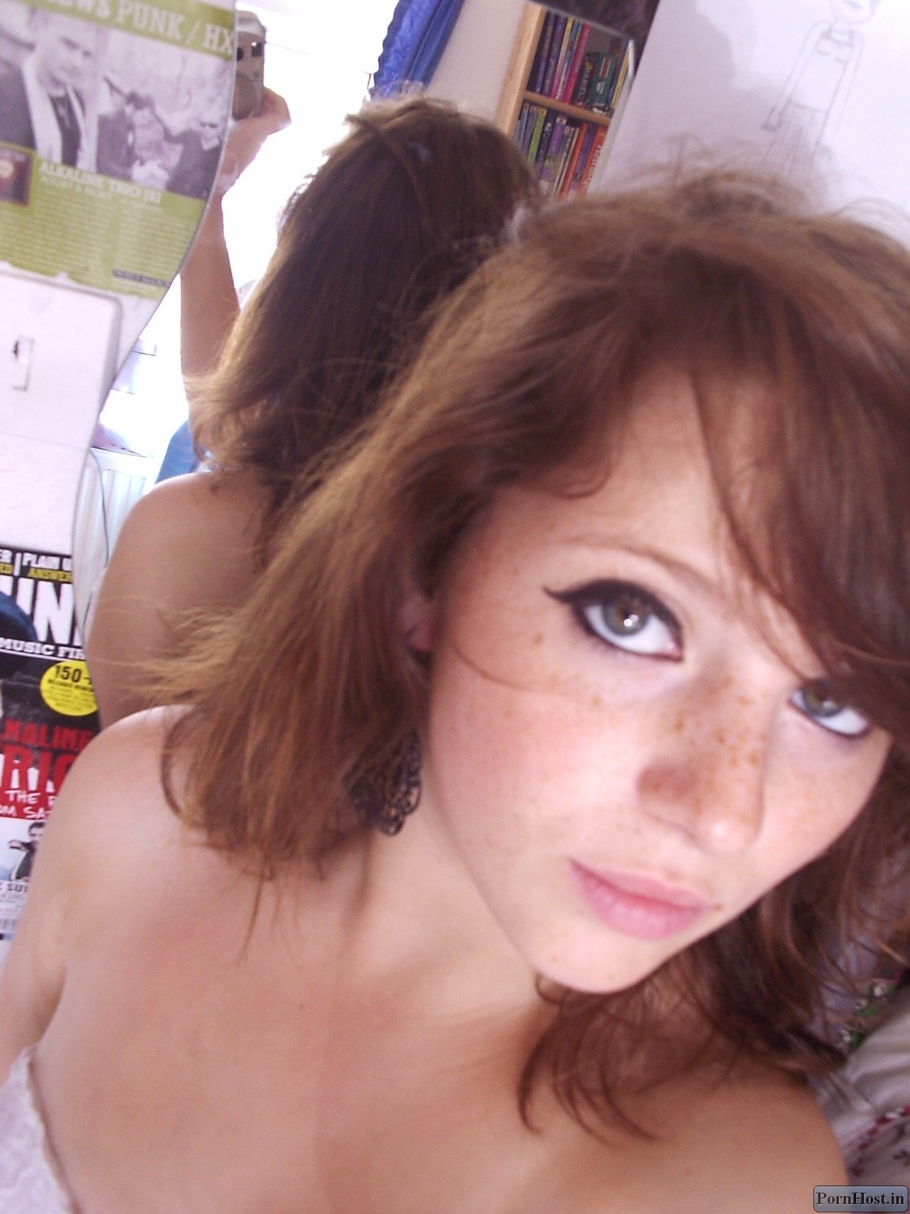 unmarried-new-bimbos:  FreshReal name: CourtneyPics: 52Free sign-up:  Yes.Looking:
