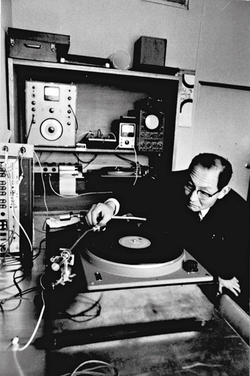Le premier produit d'Audio Technica est testé par le réalisateur Hideo Matsushita, 196