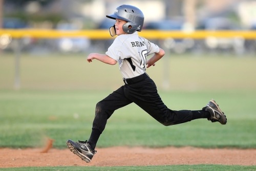 7 Benefits for Kids Who Play Baseball