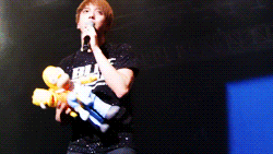 jooee:  Yonghwa introduced Bart Simpson in that Simpson voice 