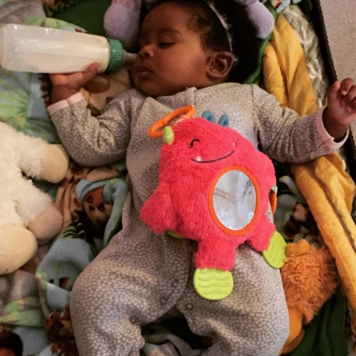 plotprincessss:  hersheywrites:  singleaddone:  “I don’t know about ya’ll but I’m gonna take this nap” #sleepysoph  *tears* Tumblr is no good for my baby fever.   Mine too