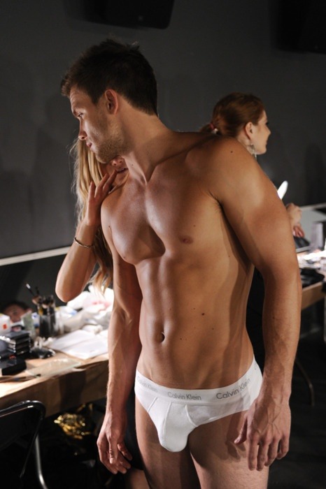 musclesworship:  More sexy guys on [MusclesWorship] If you like my post, please : [Rate my blog]