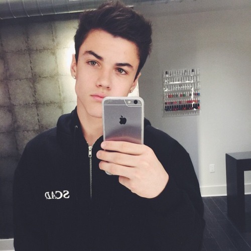 cuteguyscollectionblog:  Ethan Dolan | iPhone | Selfie