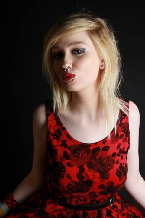 lickertwat:  best thing about being in a photography course… They always need a model so free pictures.  