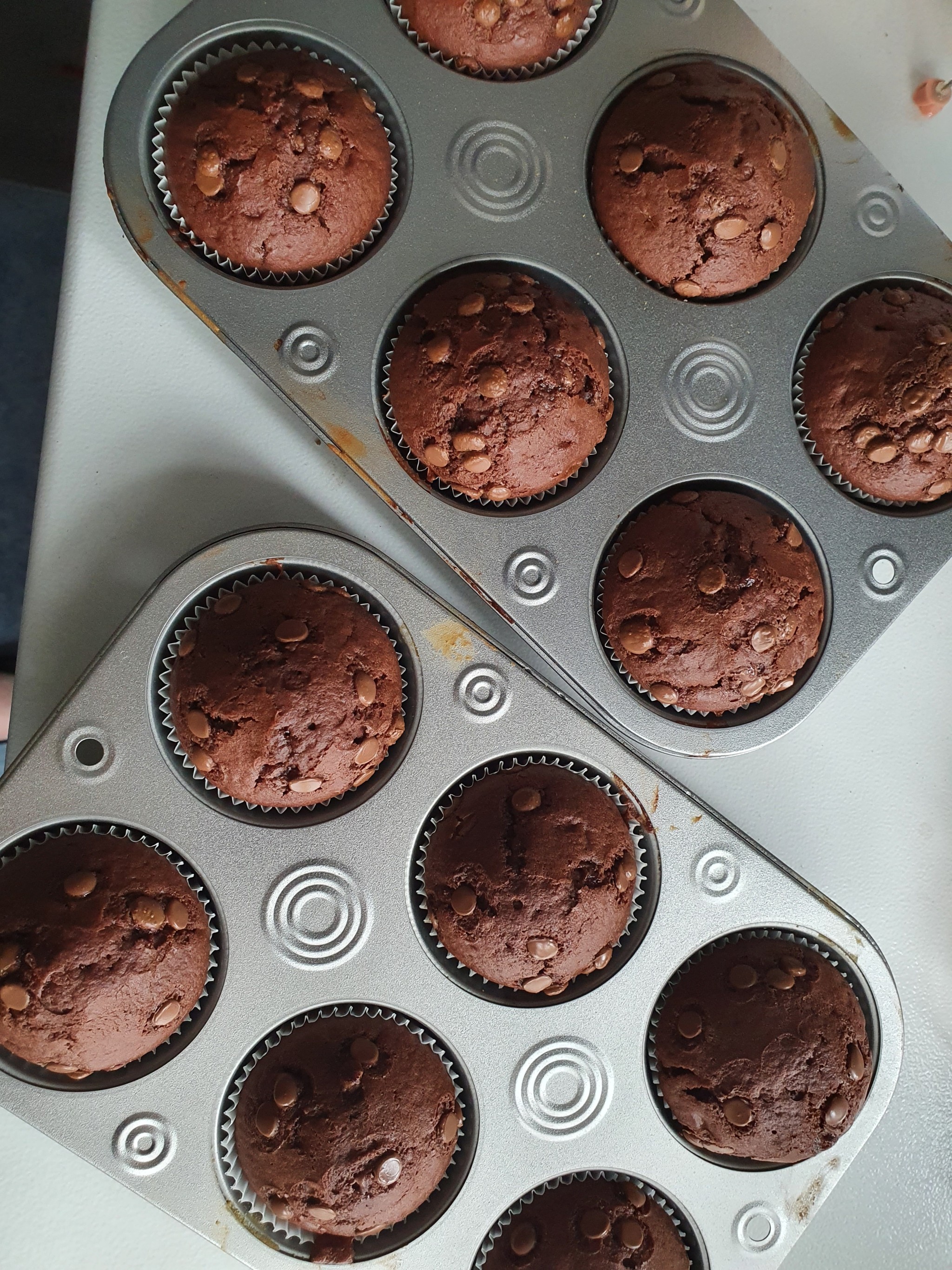 tumbleringismycopingmechanism:Adipophilia Flag CupcakesRecipe (~14 cupcakes when forms are ~3.5cm high with a 7cm diameter):250g flour150g sugar2 tablespoons cocoa (unsweetened)2 teaspoons baking powder½ teaspoon baking soda100g chocolate chips