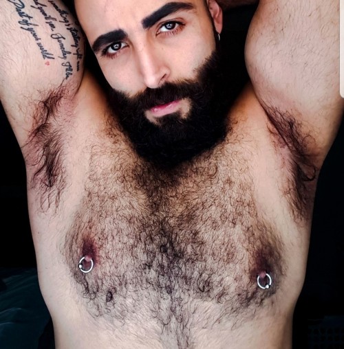 Who wants to sniff and lick these hairy sweaty pits? 