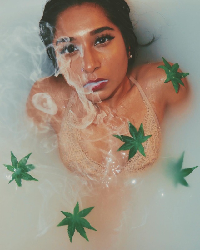 lilysensimilla:Hot boxing my tub in proper 420 style