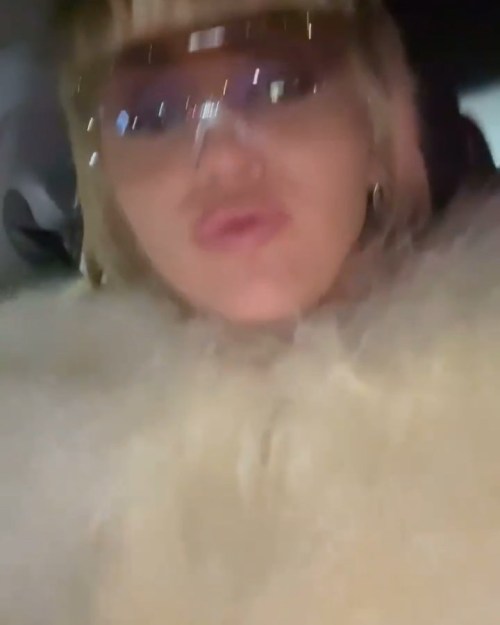 xlive4us: Queen @mileycyrus on her Instagram Story!!! https://www.instagram.com/p/CM55k0sJx5U/?igshi