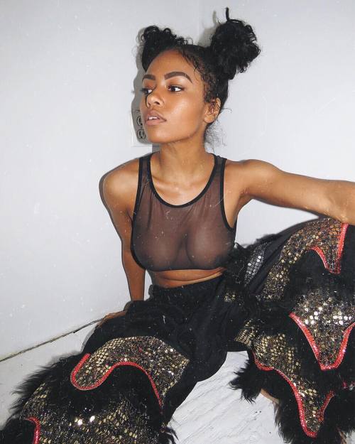 mxdvs: London Zhiloh shot by Off The Rails Magazine Every time I think about her I think about 