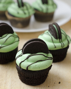 vegan-yums:  Mint Chocolate Oreo Cupcakes