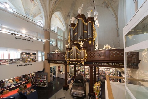 jessehimself: Perfect for bibliophiles! 15th Century cathedral is transformed into a book shop Archi