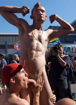 airforcejock:Hot public blow jobs are…