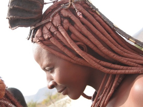 sartorialadventure:The Himba (singular: OmuHimba, plural: OvaHimba) are indigenous peoples with an e