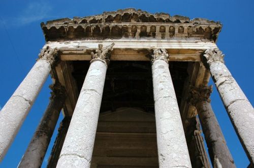 classicalmonuments:Temple of AugustusPula, Croatia27 BCE14 m highCorinthianDedicated to the first Ro