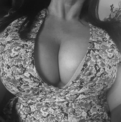 masterofyoursoul:  onehornywoman:  juicylips72:  My ‘ample’ bosom  